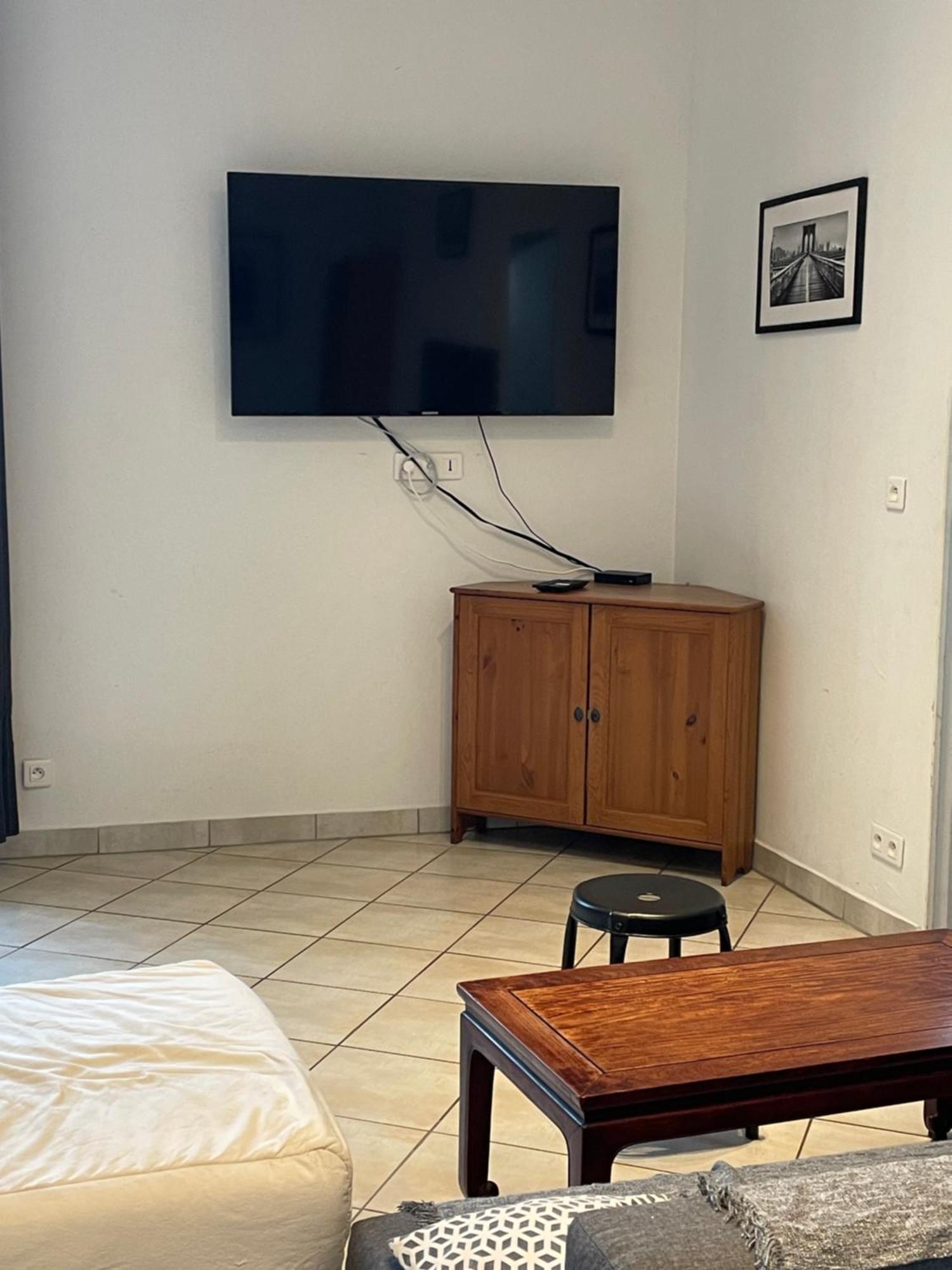 Grand T2 Sur Cour Apartment Aufferville Екстериор снимка